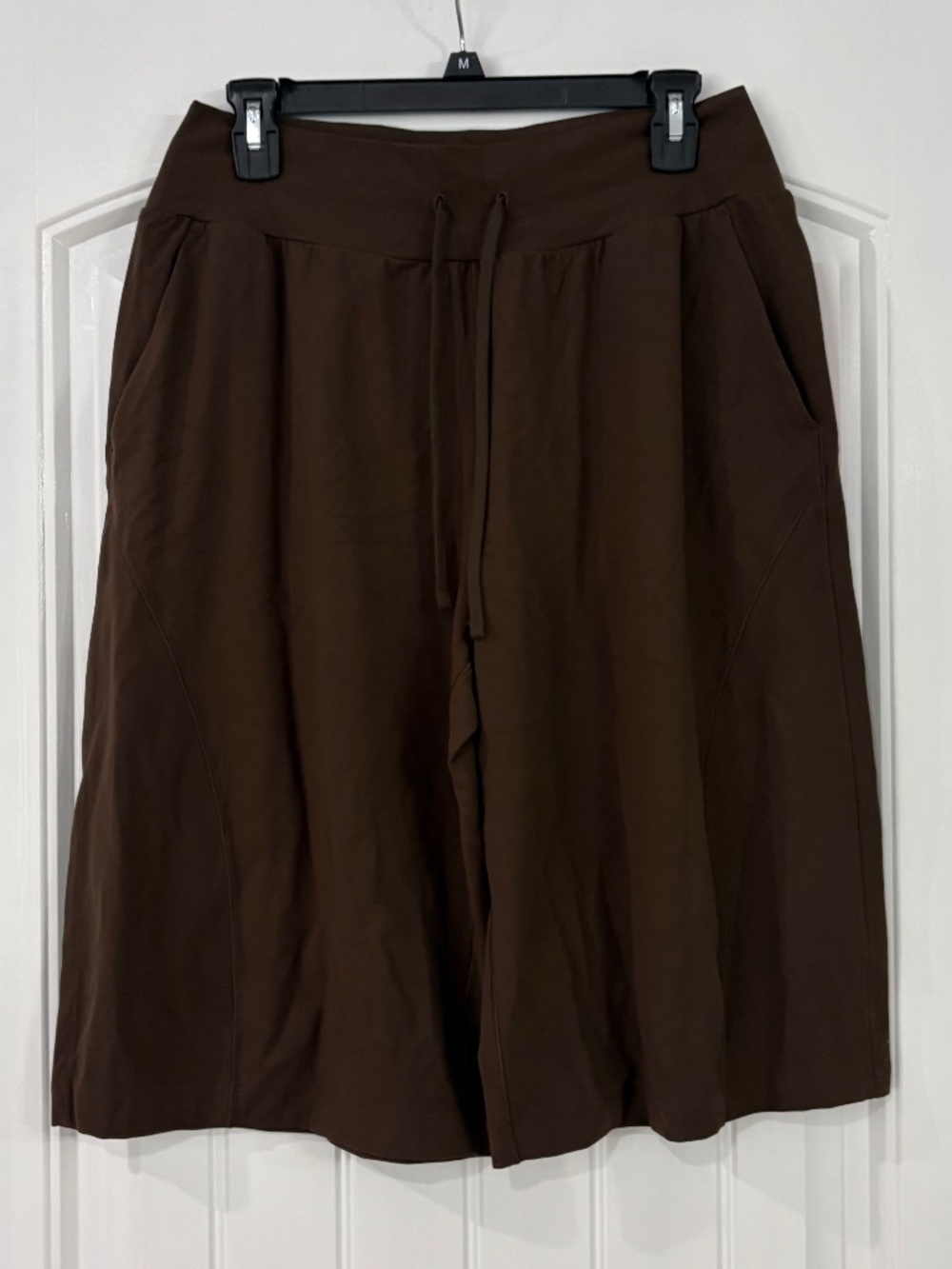 Lululemon Groove Mid rise Relaxed Bermuda short Walnut Crunch